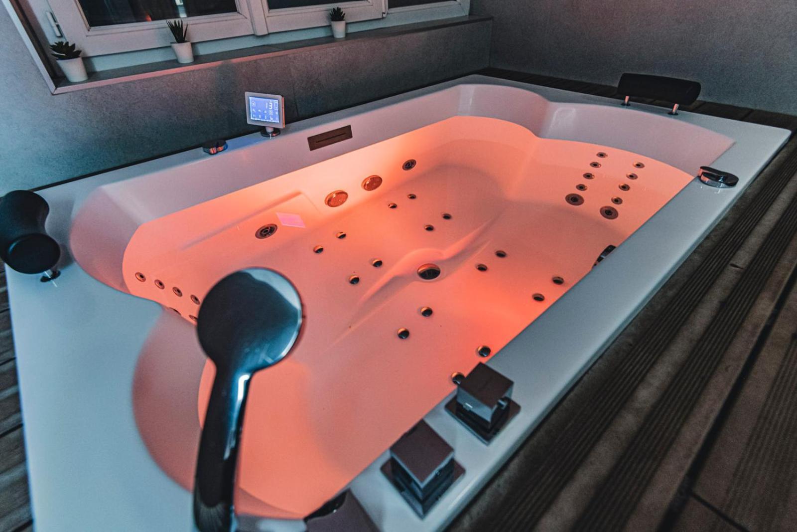 Mv Suite & Spa Reims Bagian luar foto
